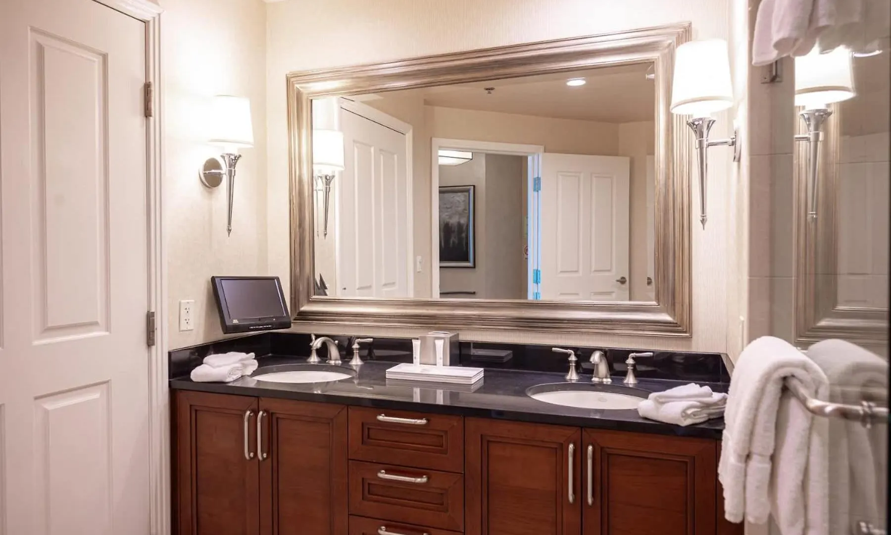 No Resort Fee Stripview Balcony+ Free Valet+ Pool Las Vegas 0*,  United States