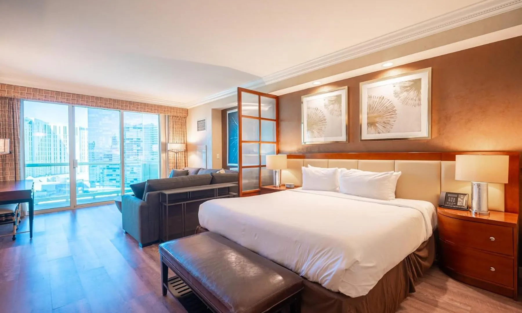 No Resort Fee Stripview Balcony+ Free Valet+ Pool location